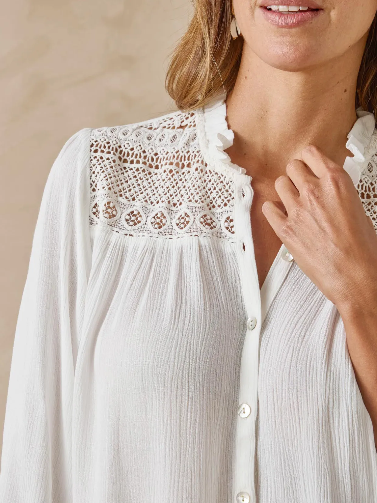 Femme Daxon Blouse en crêpe avec macramé