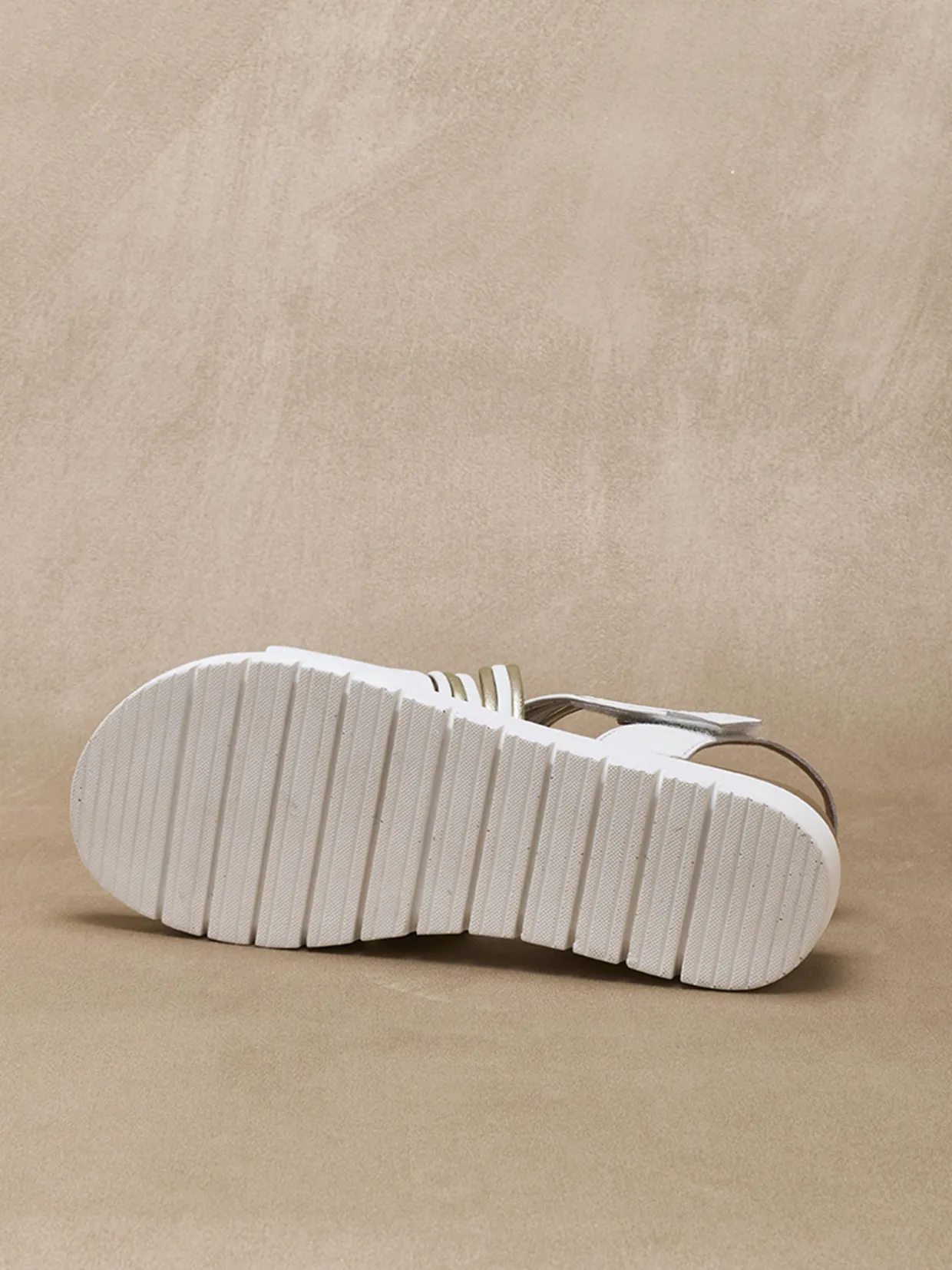 Femme Pédiconfort Sandales brides croisées à scratch