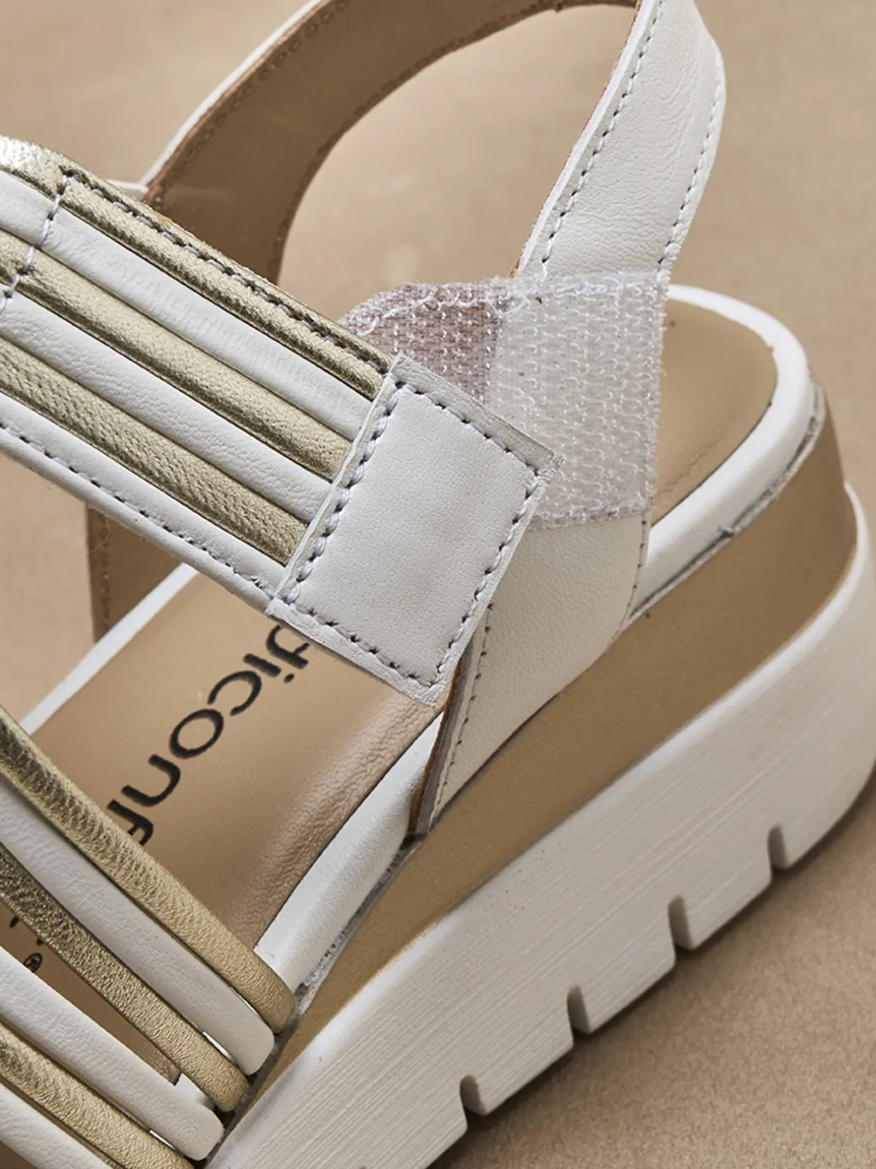 Femme Pédiconfort Sandales brides croisées à scratch