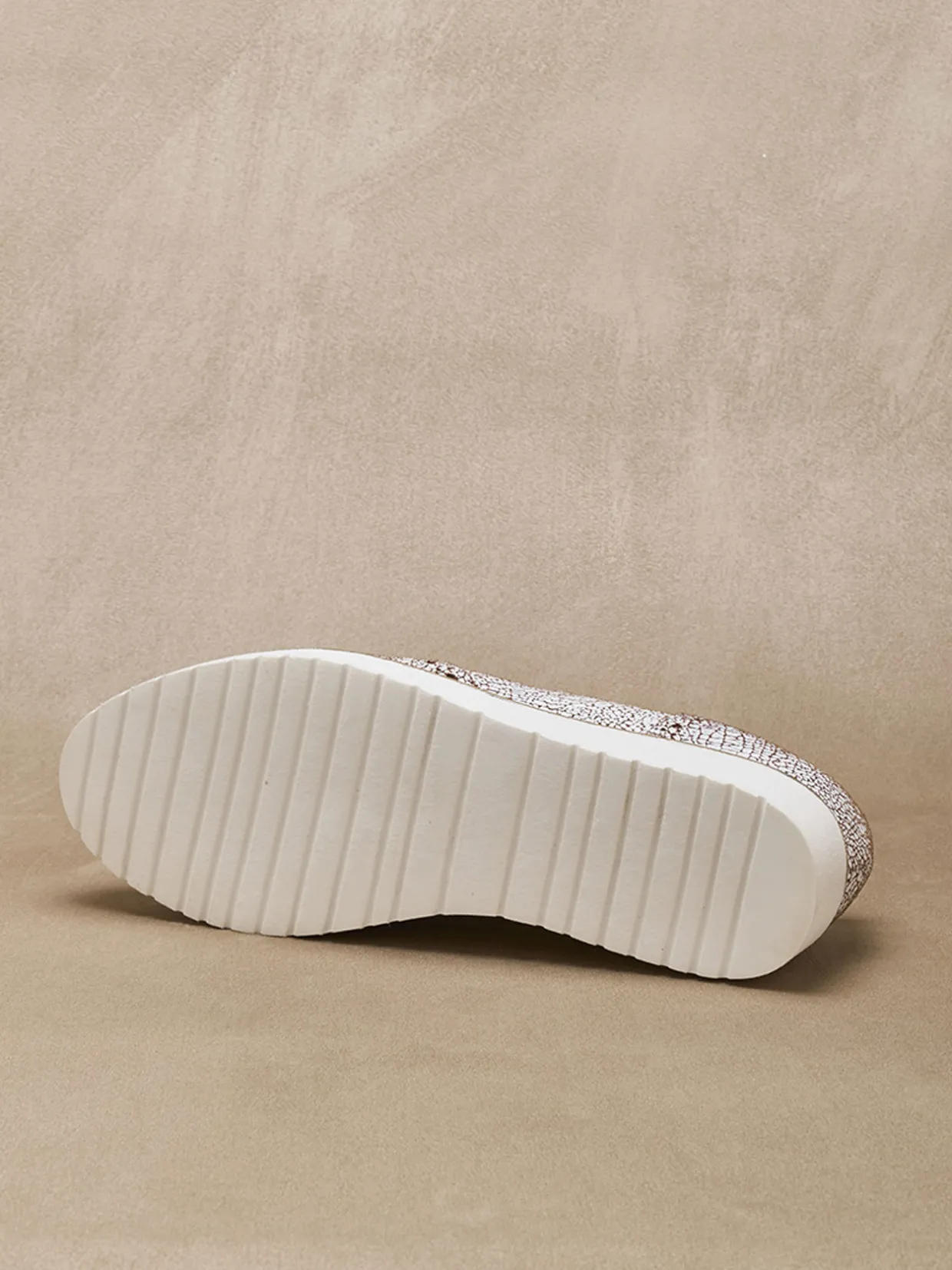 Femme Pédiconfort Sans-gêne à pompons élastiqués côtés