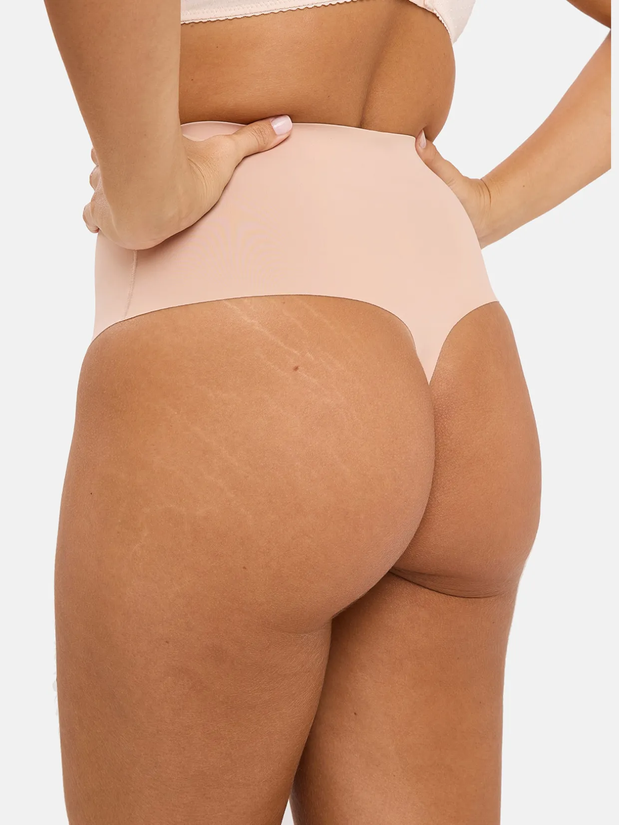 Sans Complexe String sculptant invisible Perfect Touch