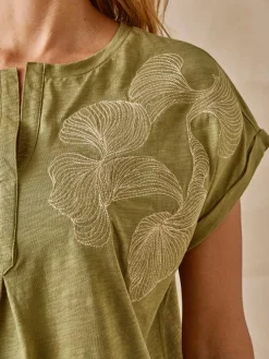Femme Daxon Tee-shirt brodé encolure tunisienne