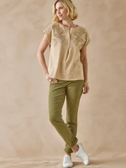 Femme Daxon Tee-shirt brodé encolure tunisienne