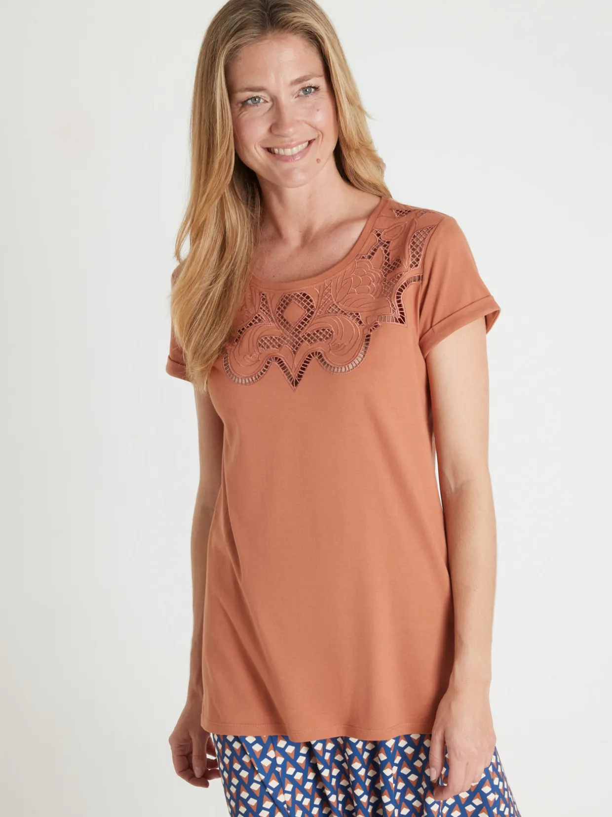 Femme Daxon Tee-shirt coton à broderies ajourées