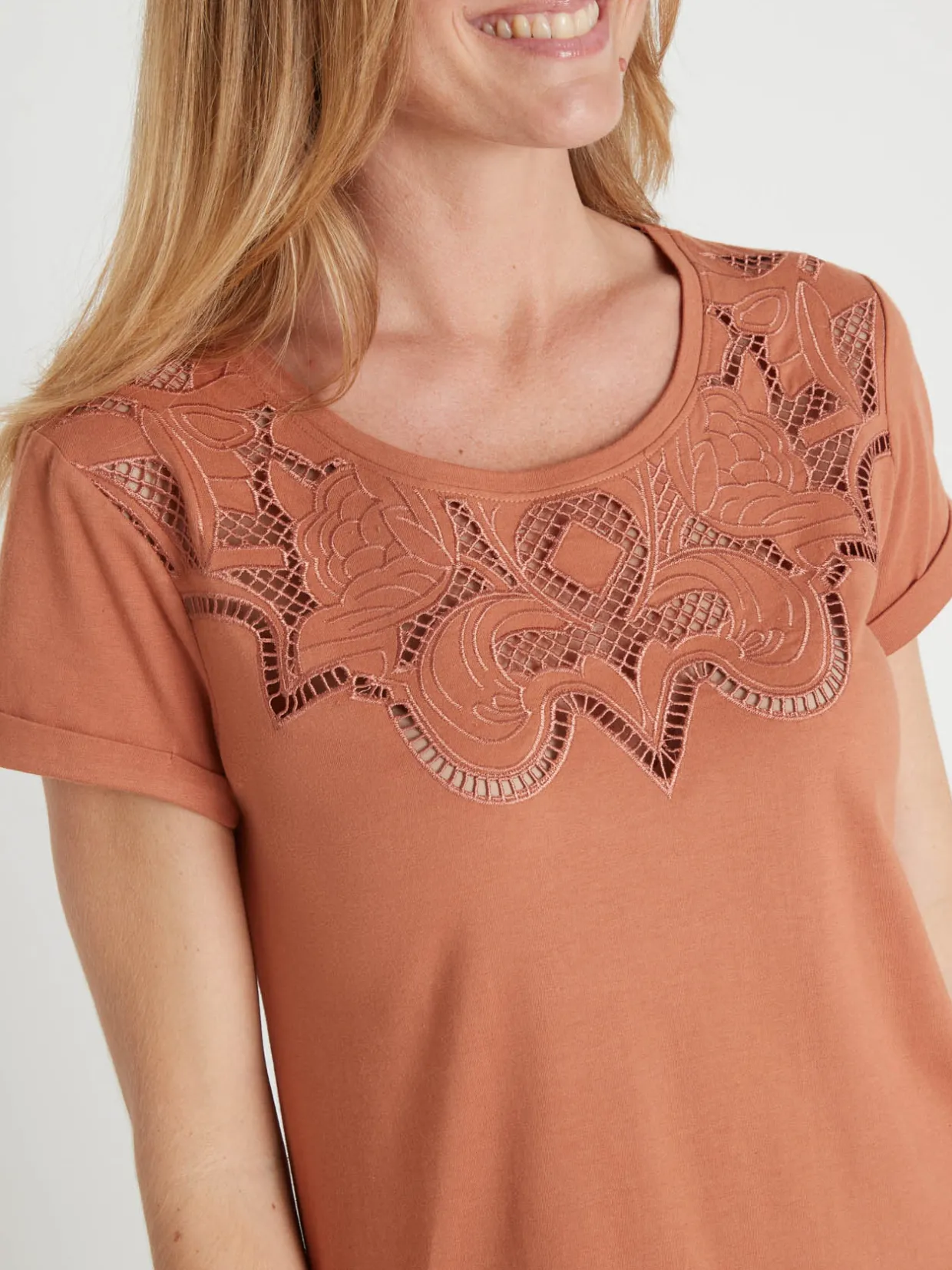Femme Daxon Tee-shirt coton à broderies ajourées